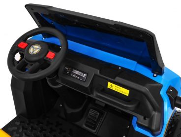 elektricky traktor farmer v modrej farbe