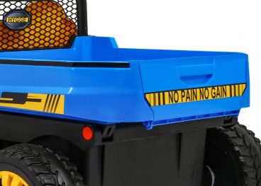 elektricky traktor farmer v modrej farbe