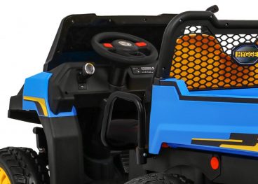 elektricky traktor farmer v modrej farbe