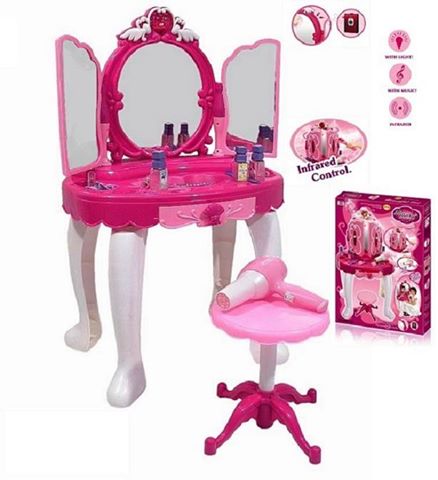 Detský Toaletný stolík ružovej farby.